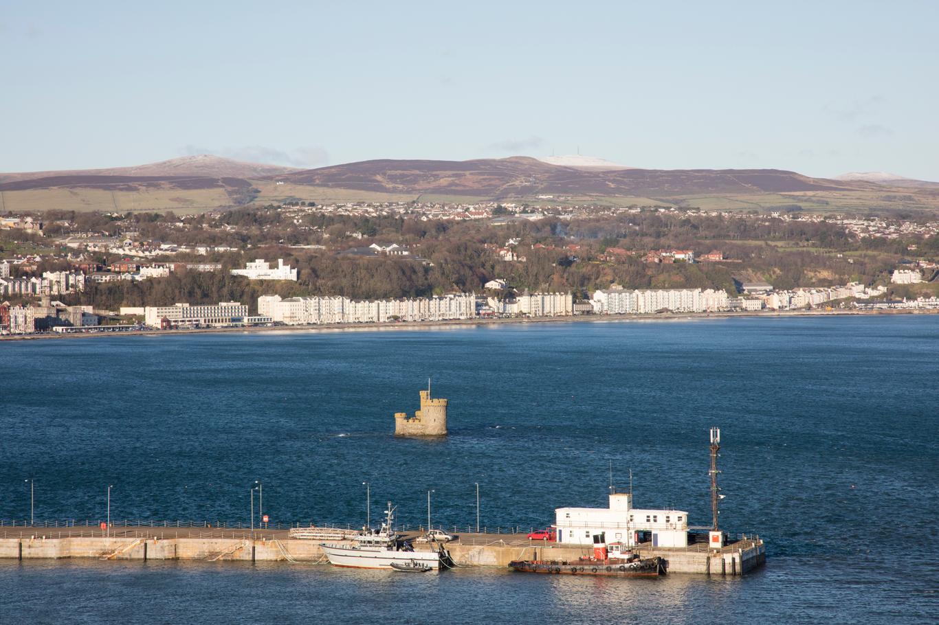 가구가 완비된 임대 아파트 캐슬 더글라스