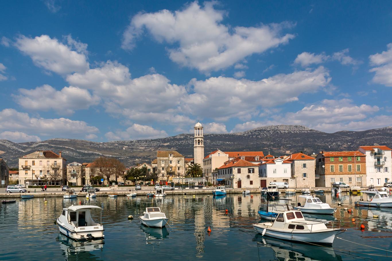 Rent premium furnished 1-bedroom apartments in Kaštel Stari