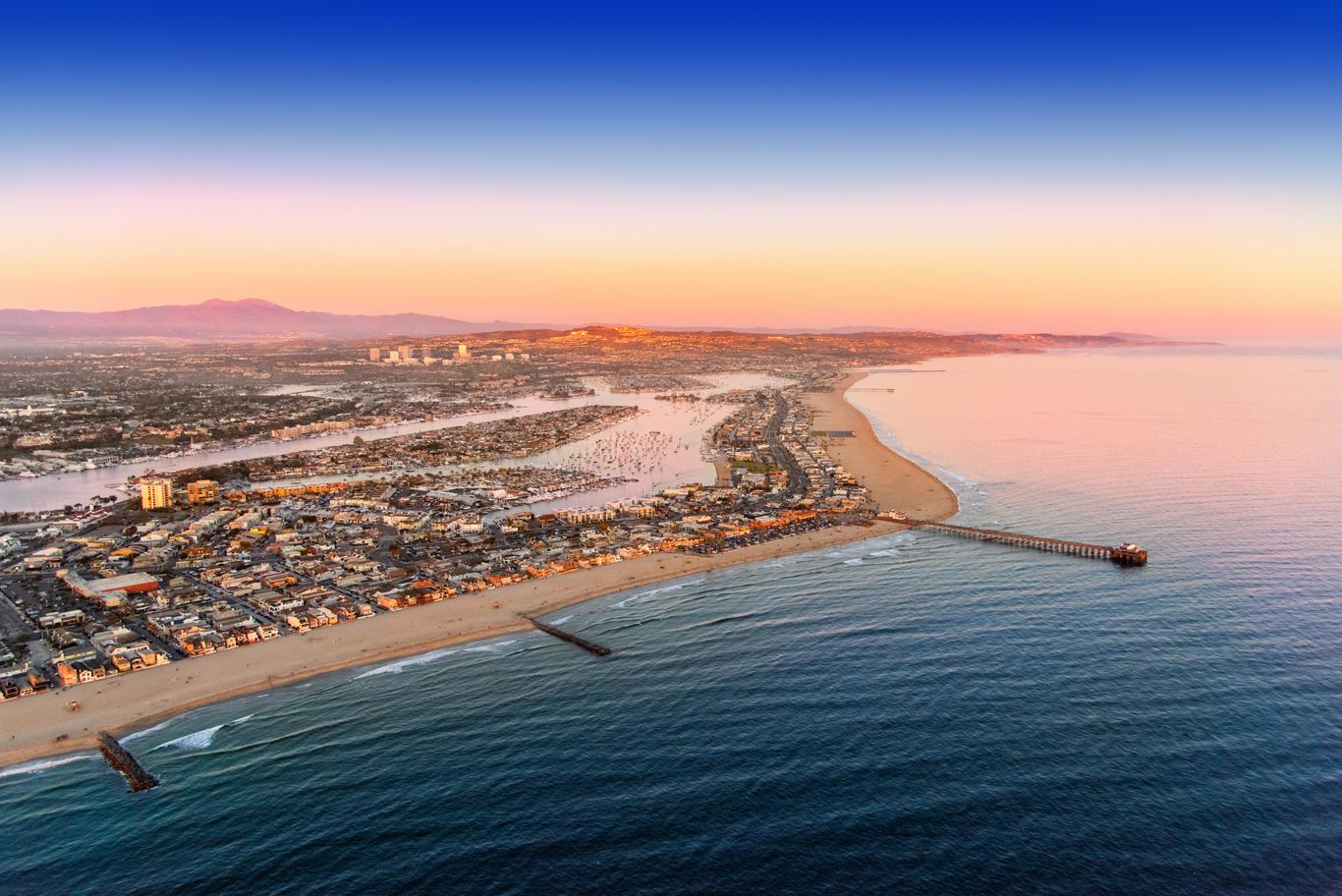 Apartamentos mobiliados para alugar em Praia de Newport, CA