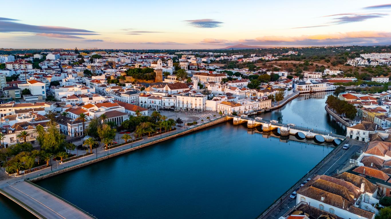 프리미엄 가구가 비치 된 3-베드룸 아파트 임대 Tavira