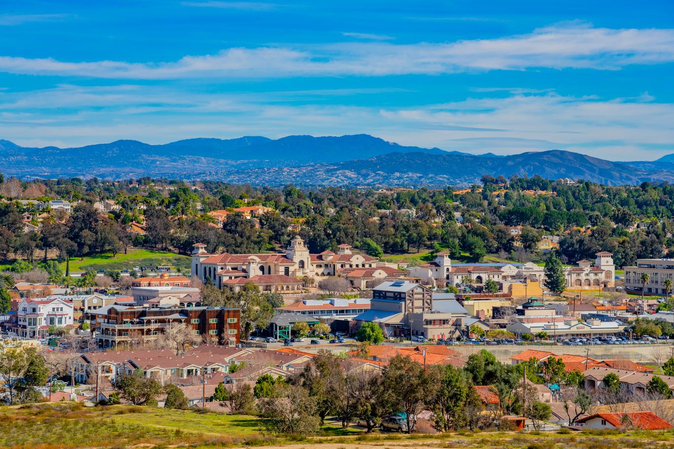 Louez des appartements de 4 chambres premium meublés à Temecula, CA.