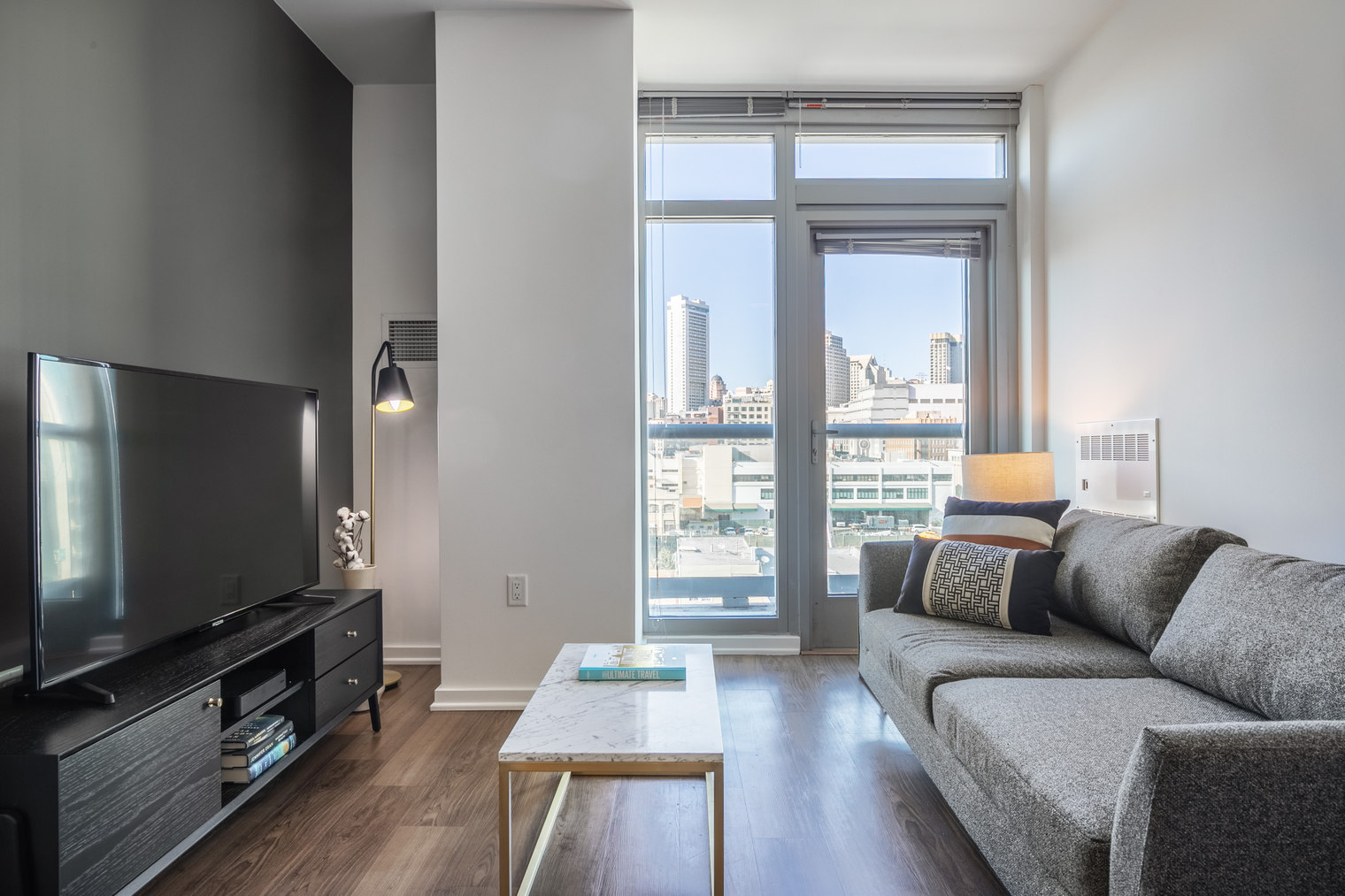 SoMa 2BR w/ Gym, Roofdeck, W/D, nr Muni & BART (SFO-247)