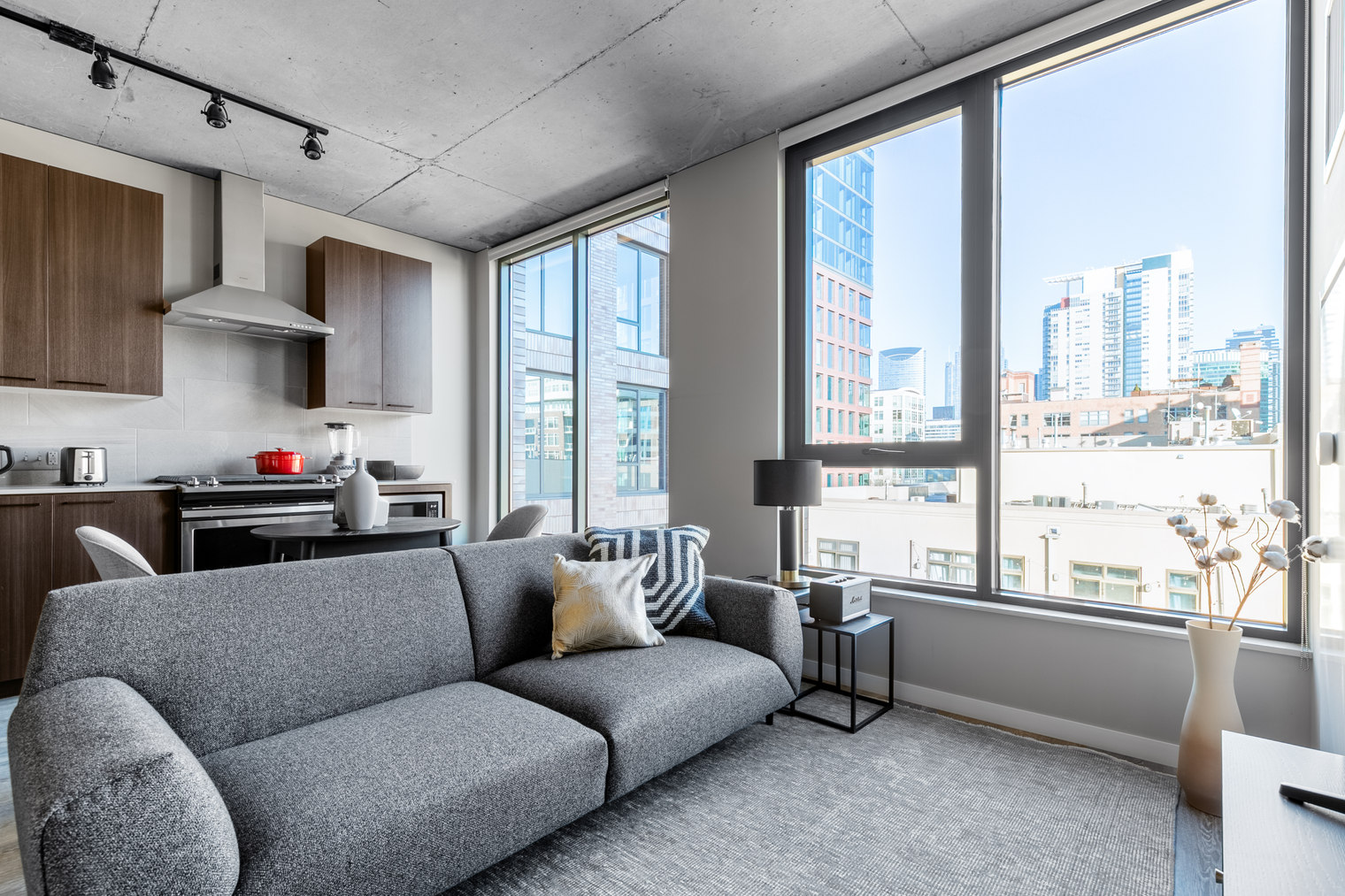 W Loop Studio w/ Gym, Pool, W/D, nr RR (CHI-191)