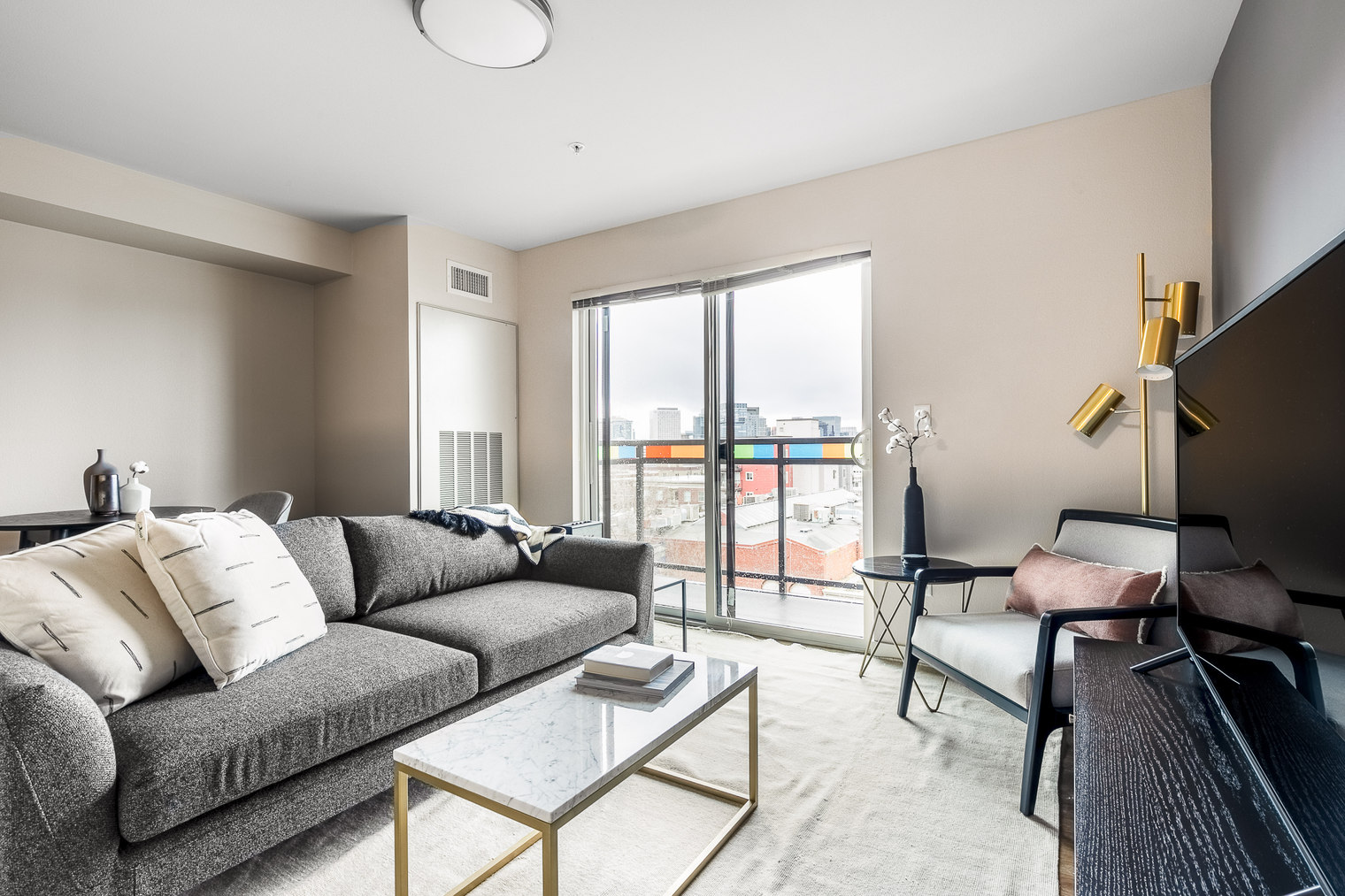 Capitol Hill 1BR w/ Gym, Roof, W/D, nr Broadway (SEA-15)