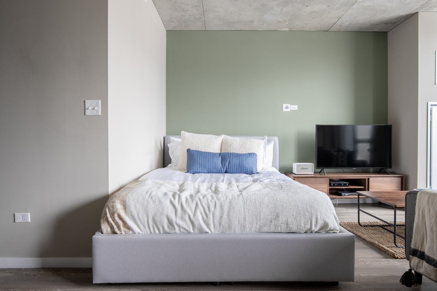 W Loop Studio w/ Pool, Gym, nr Restaurant Row (CHI-264)