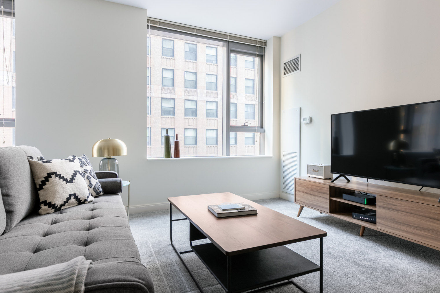 Loop 1BR w/ Pool, Gym, nr Financial District (CHI-268)