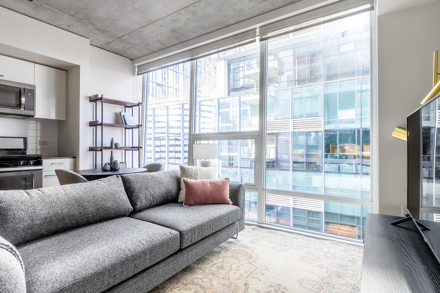 S Lake Union Studio w/ Gym, BBQ, nr Amazon (SEA-21)