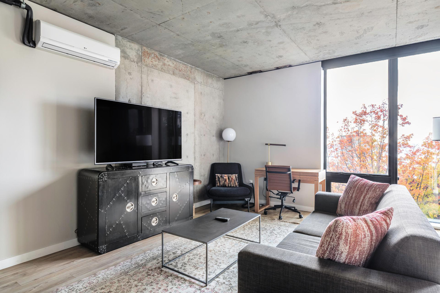 Downtown 1BR w/ Gym, W/D, walkable location (SEA-30)