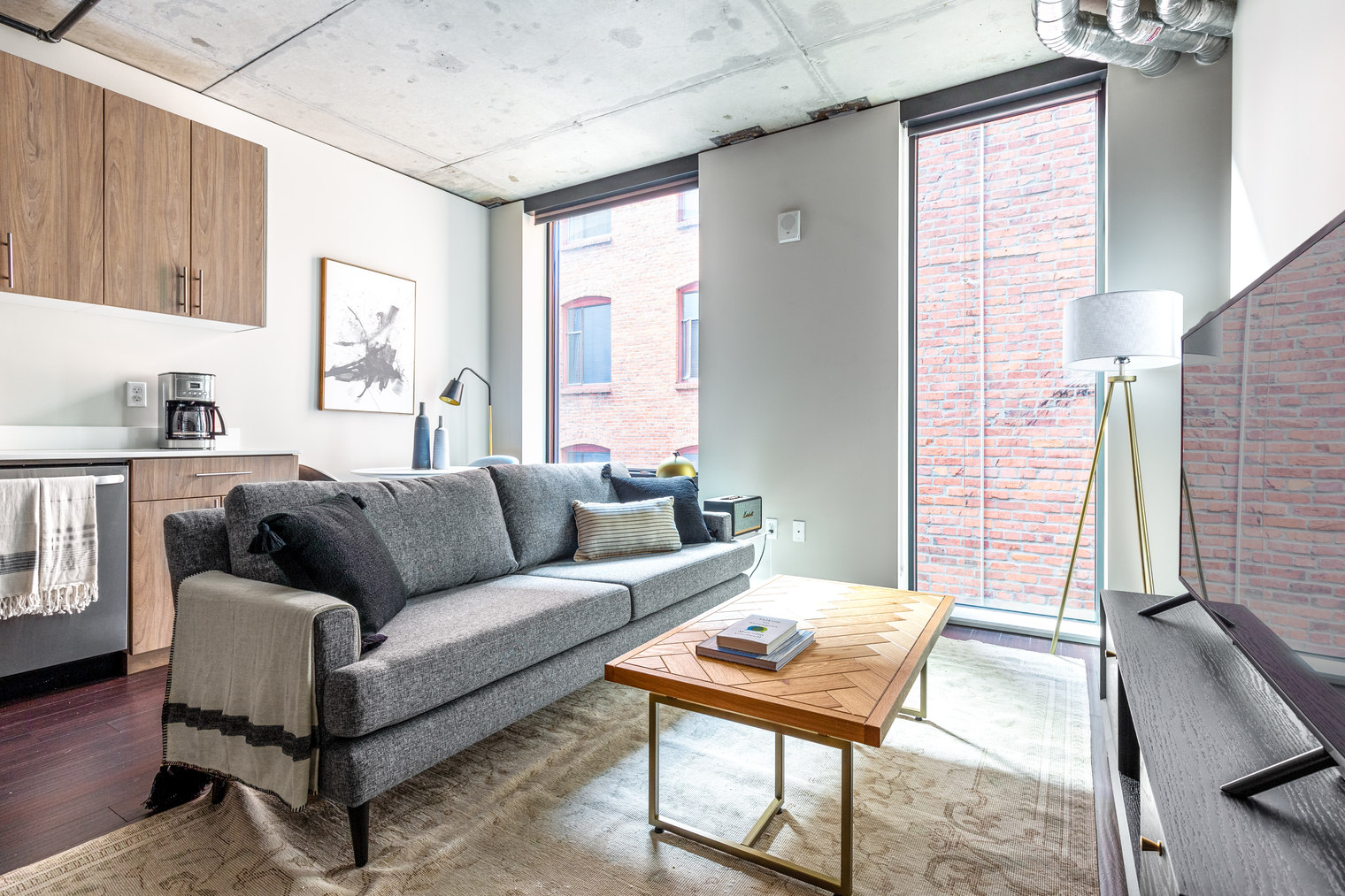 Downtown Studio w/ Gym, W/D, walkable location (SEA-47)