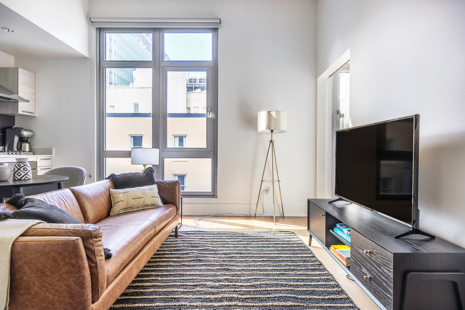 Soma 1BR w/ Parking, BBQ, Lounge, nr BART (SFO-415)