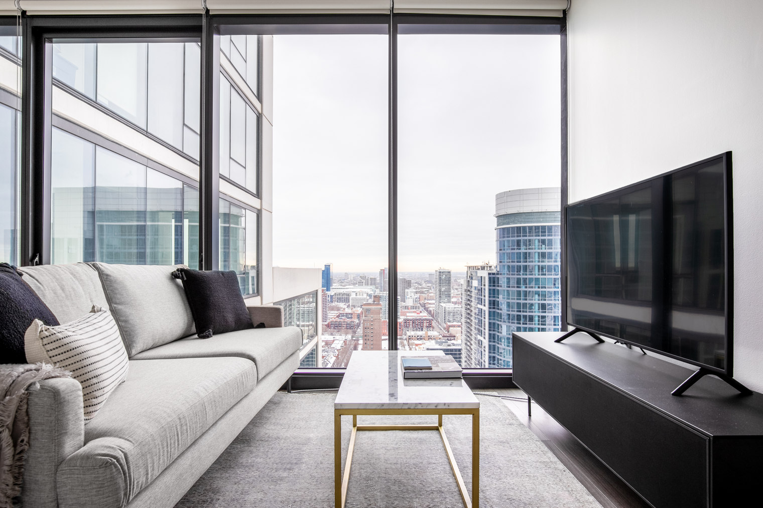 S Loop 1BR w/ Pool & Gym, nr Soldier Field (CHI-350)