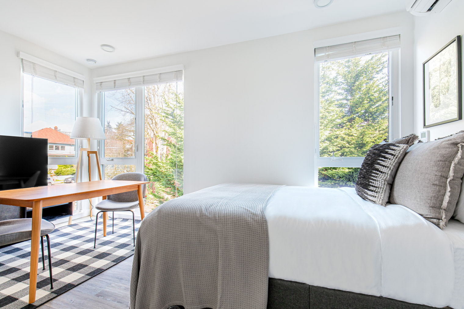 Capitol Hill Studio w/ Rooftop, Pet Area, nr bars (SEA-100)