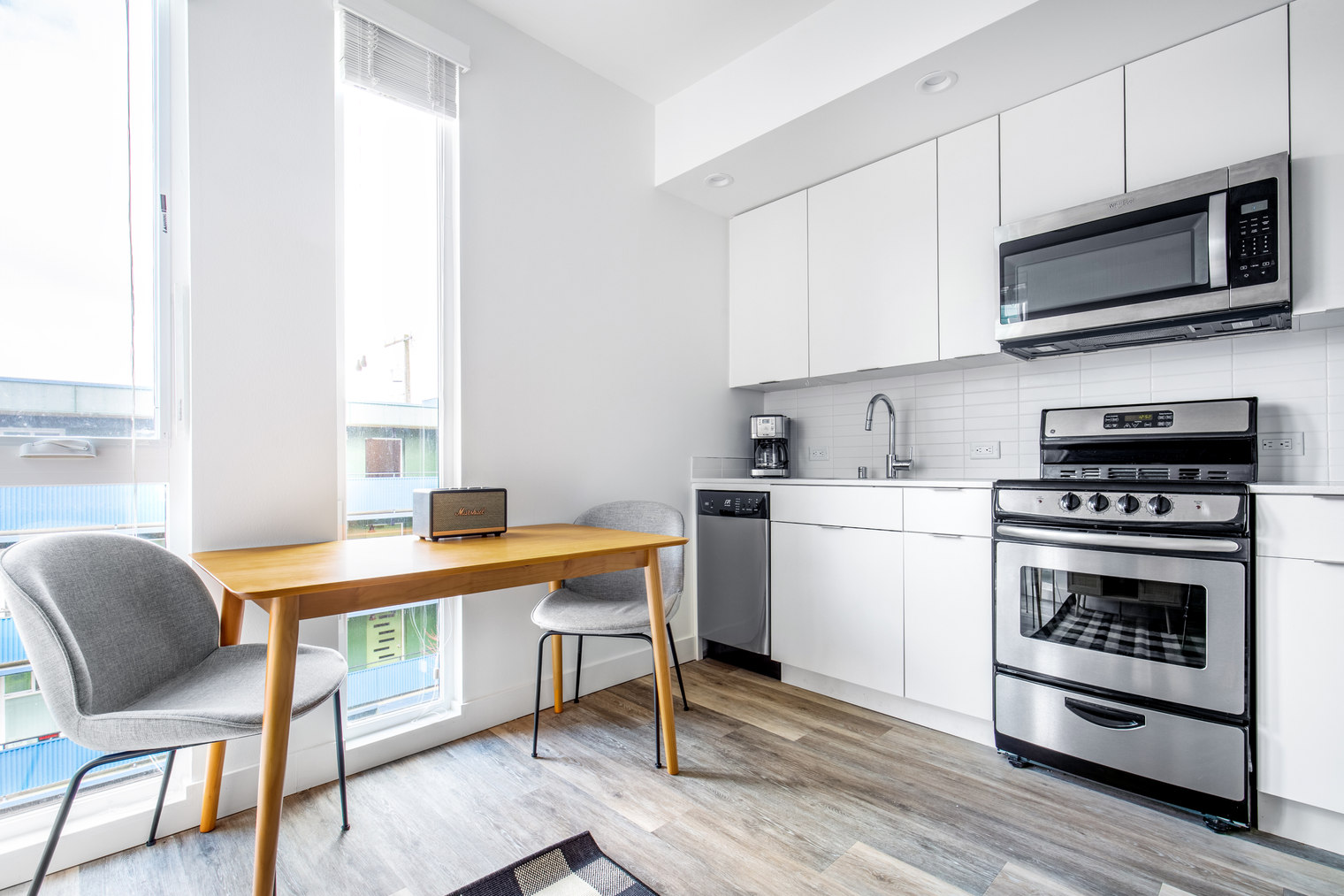 Capitol Hill Studio w/ Rooftop, Pet Area, nr bars (SEA-101)