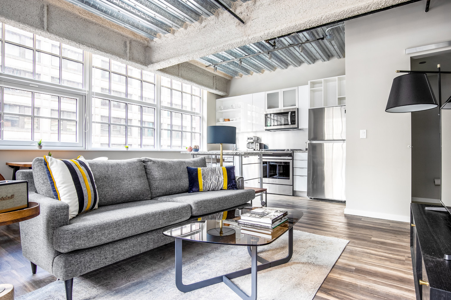 Loop 1BR w/ Gym, Roof, nr Millennium Park (CHI-369)