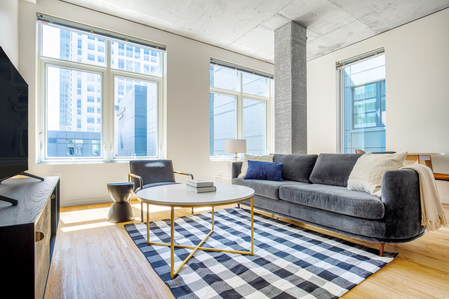 Downtown Bellevue 1BR w/ Lounge, Gyms, nr shops (SEA-124)