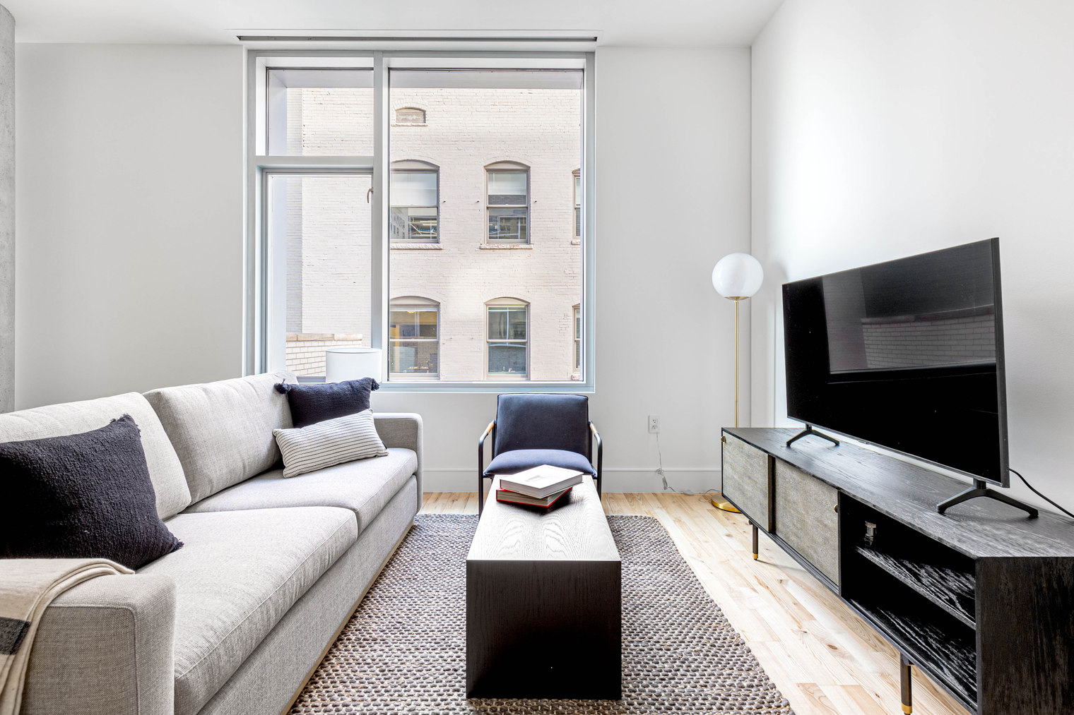 LoDo 2BR w/ W/D, Doorman, 2 blocks to Larimer Sq (DEN-17)