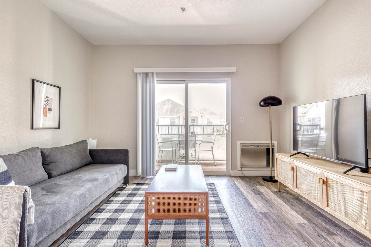 Santa Clara 2BR w/ AC, W/D, Gym, Pool, nr highways (SFO-532)