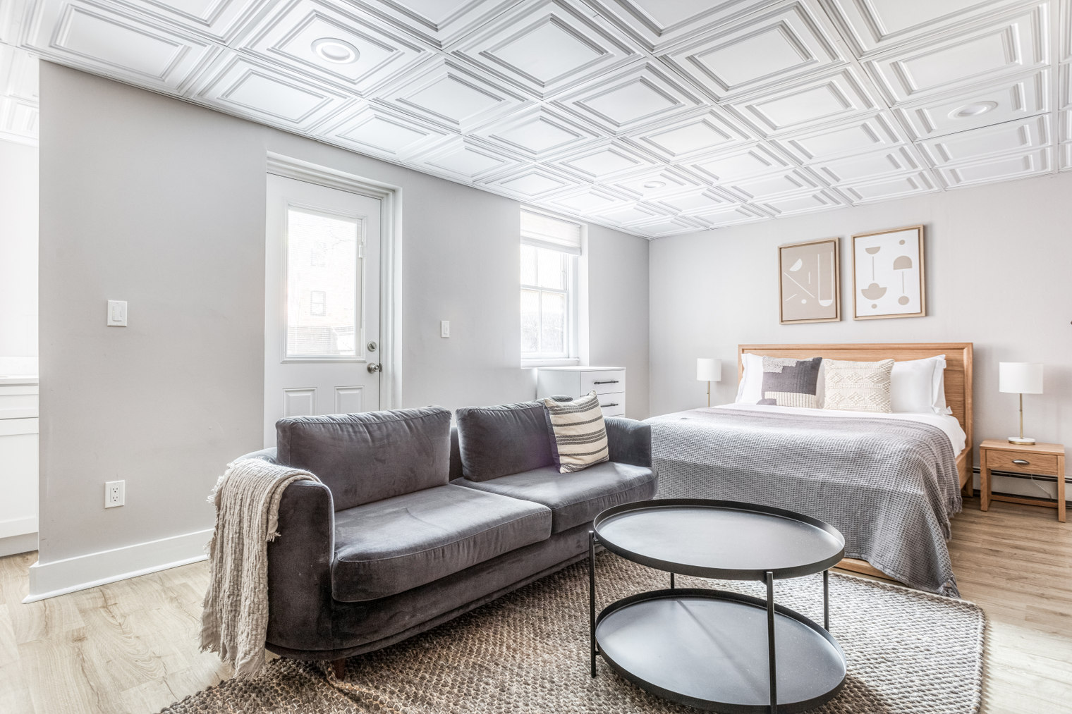 Back Bay Studio, Steps from Newbury St w/ patio (BOS-413)