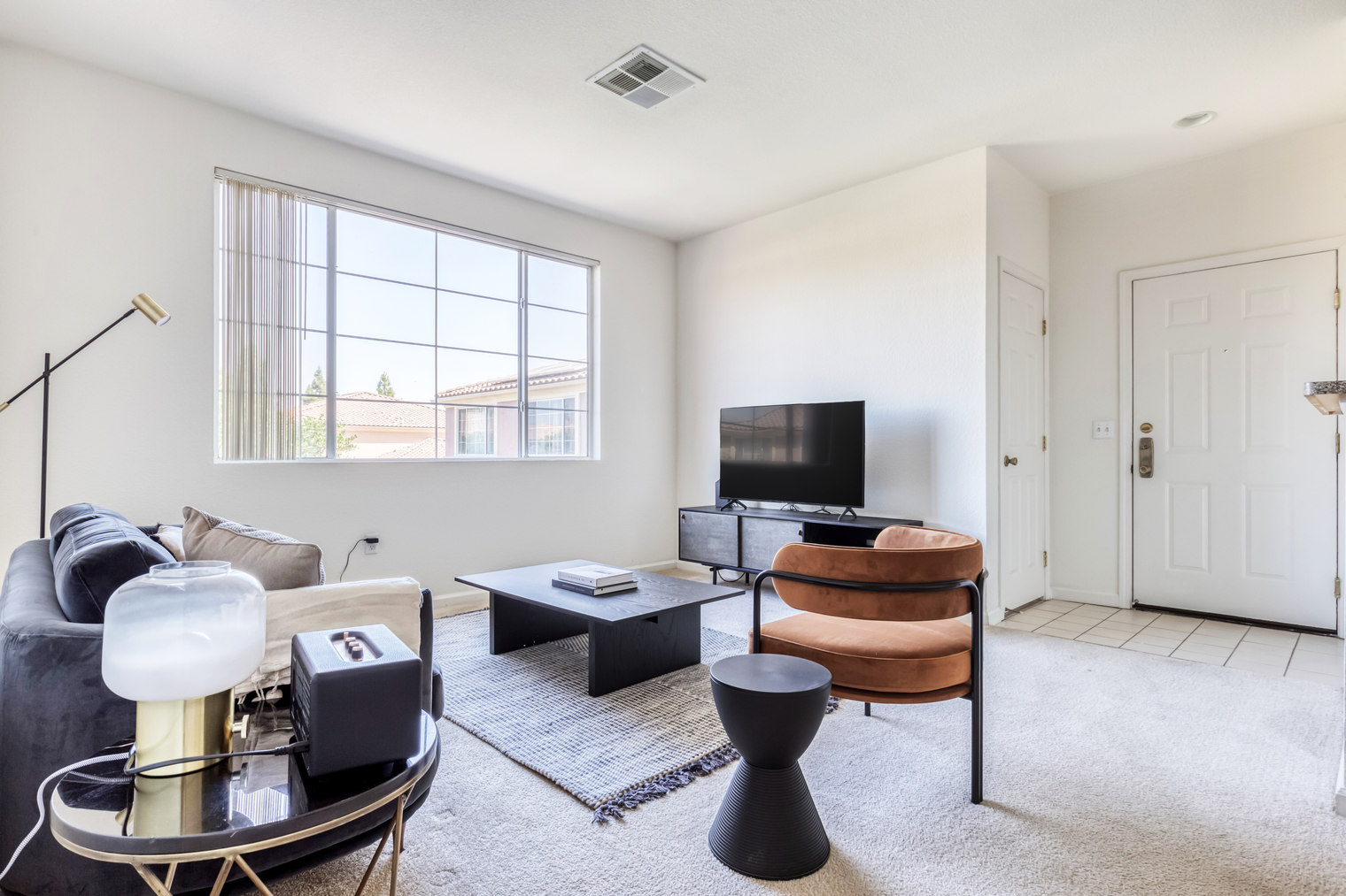 San Jose 2BR w/ Gym, Pool, W/D, nr highways & VTA (SFO-551)