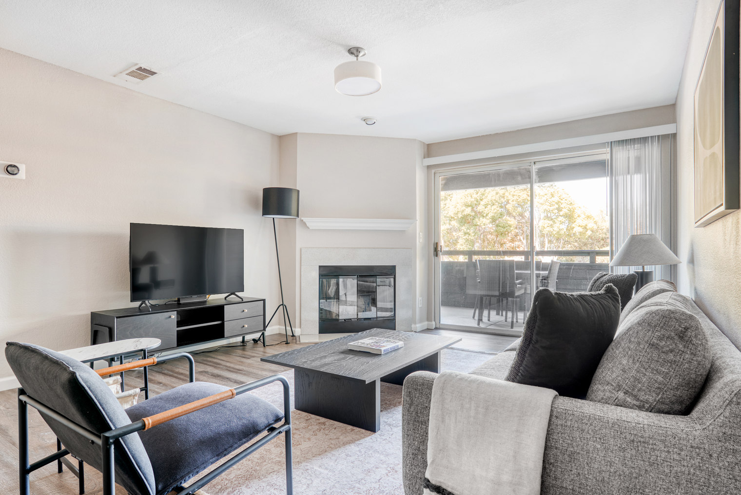 Sunnyvale 3BR w/ Gym, Pool & Parking, nr freeways (SFO-636)