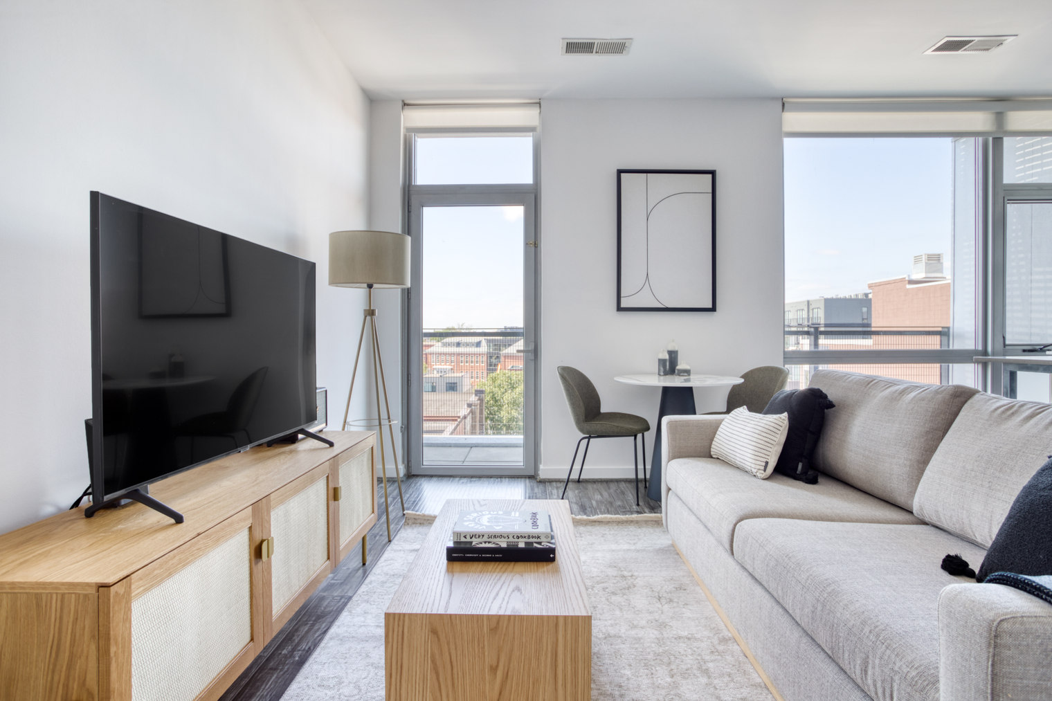 Shaw 1BR on U St corridor nr bars & dining (WDC-311)