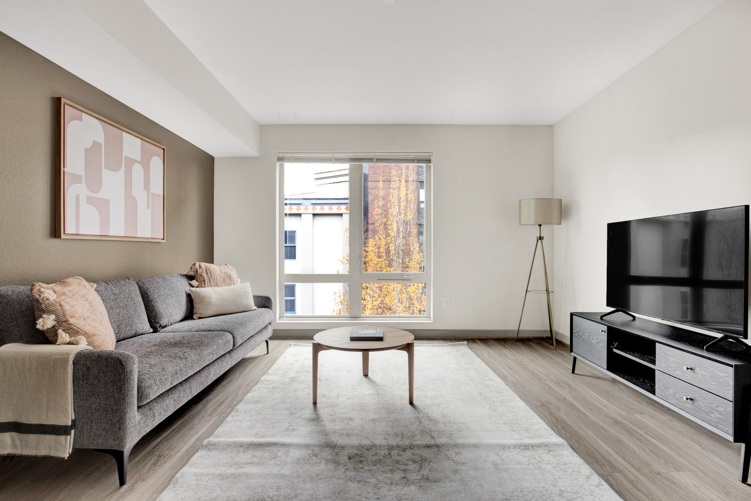 Capitol Hill 1BR w/ W/D & BBQ, nr Broadway bars (SEA-183)