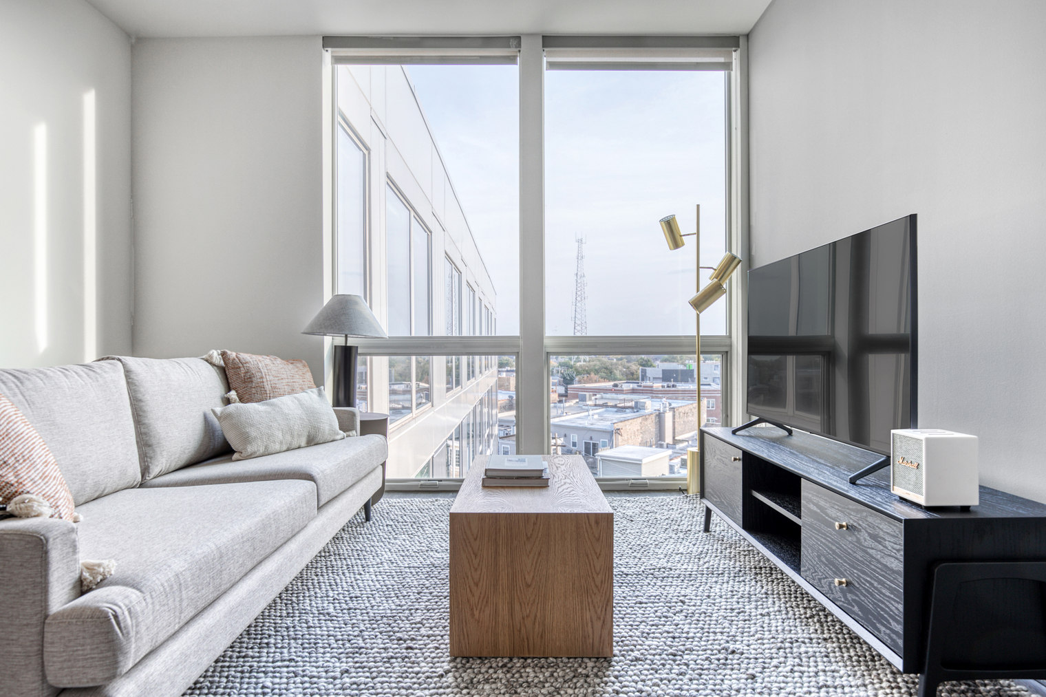 Logan Sq 1BR w/ Roof & Gym, 1 block to L (CHI-473)