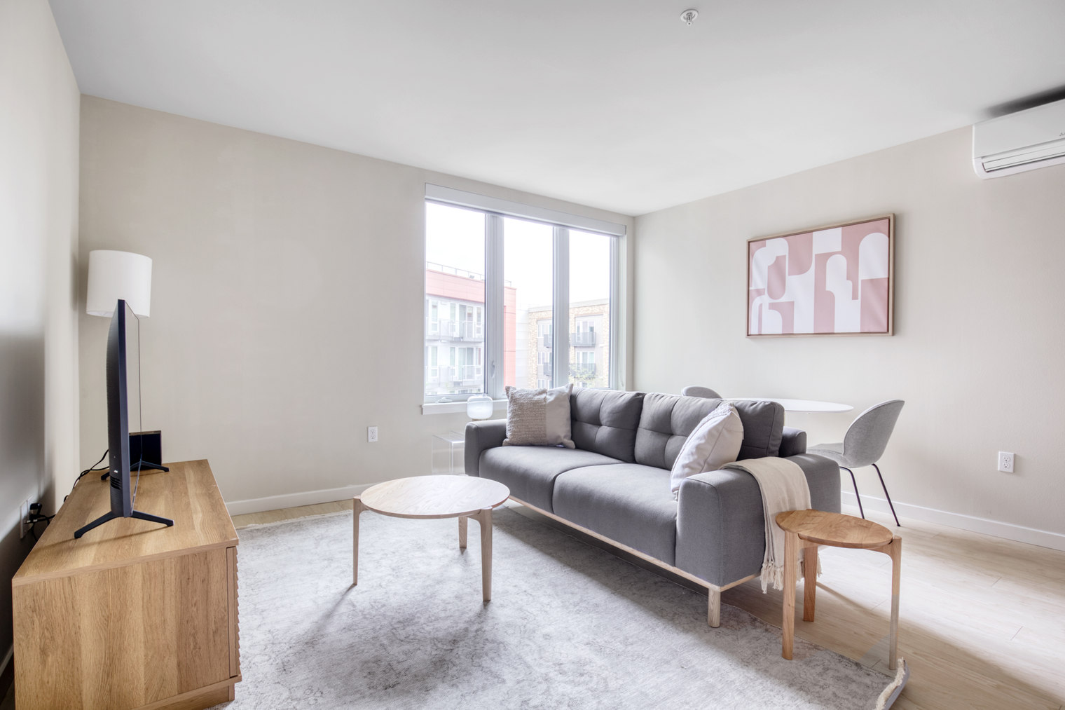 SLU 2BR w/ Game Room & Gym, nr Space Needle (SEA-206)