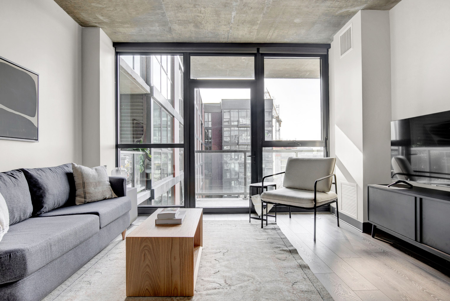 W Loop 1BR w/ Gym, Pool & Lounge, 2 blocks from L (CHI-486)