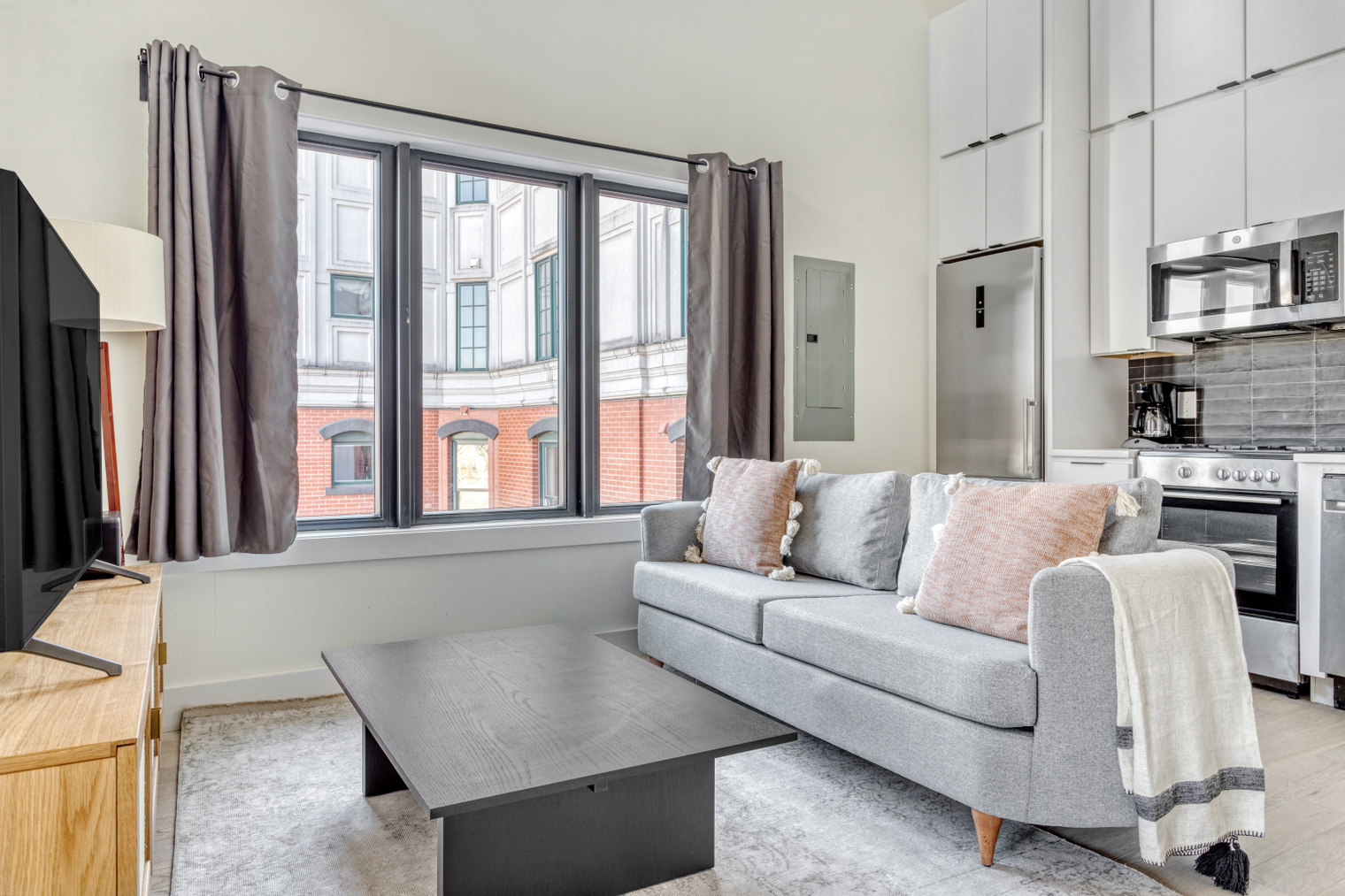 Eastern Mkt 2BR w/ W/D & Rooftop, nr TJ & Metro (WDC-407)