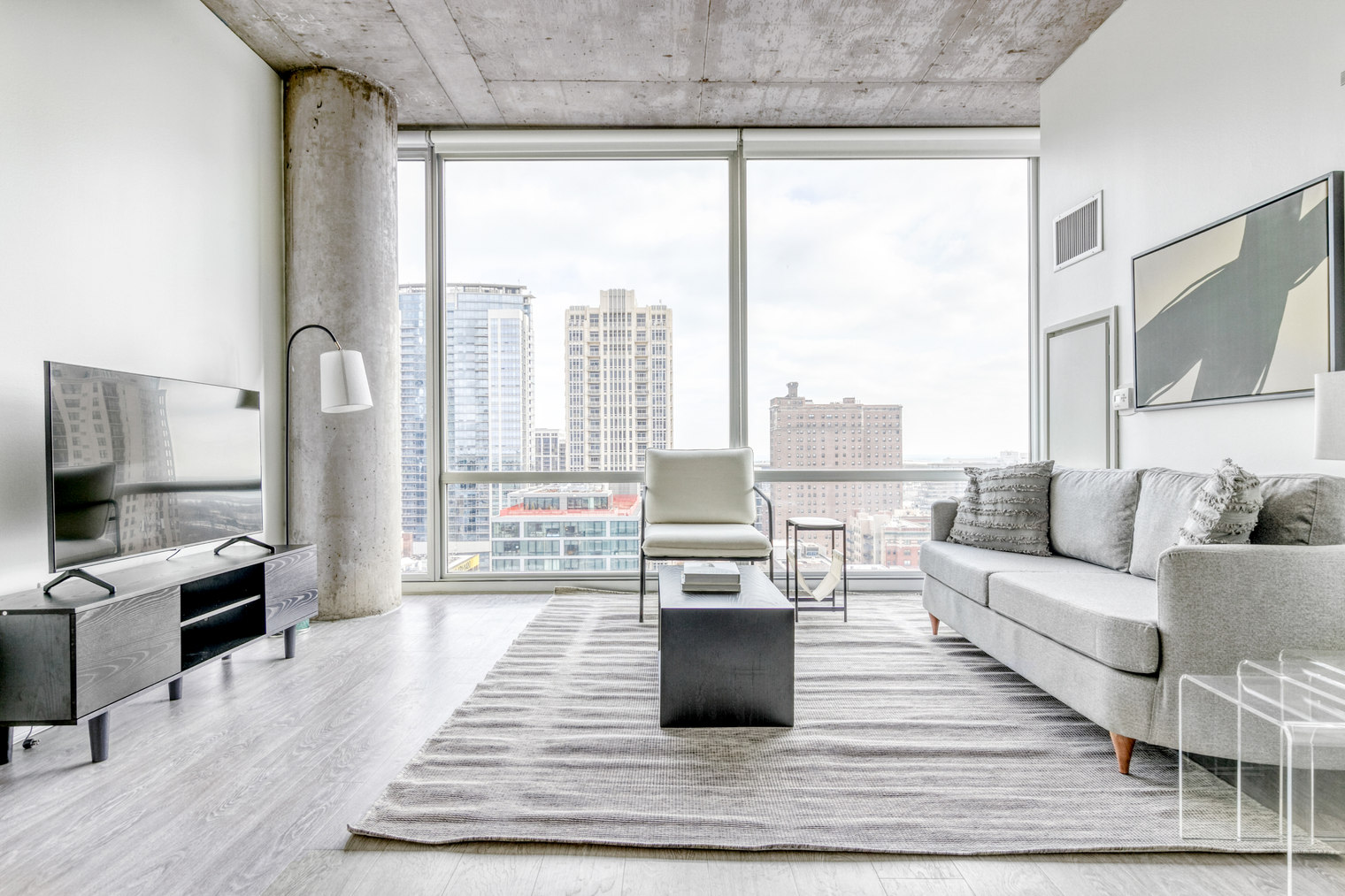 S Loop 1BR w/ Gym & Lounge, 1 block to L (CHI-526)