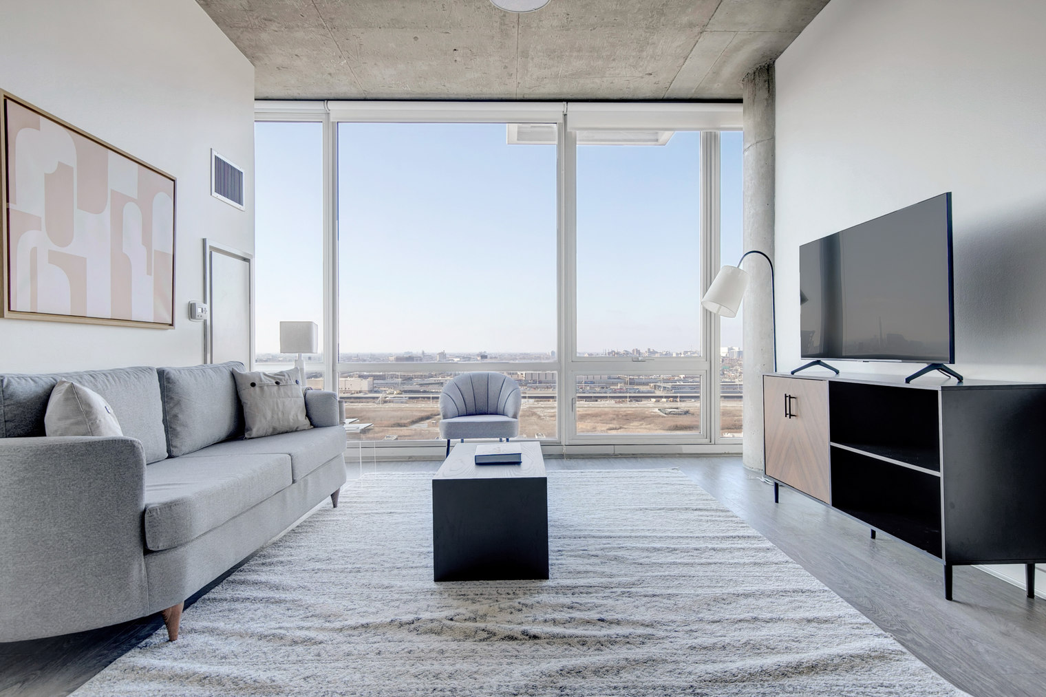 S Loop 1BR w/ Gym & Lounge, 1 block to L (CHI-527)