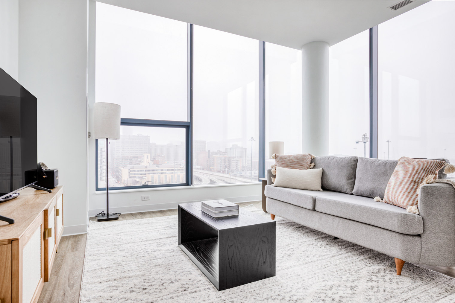 W Loop 2BR w/ Gym & Pool in heart of Greektown (CHI-540)