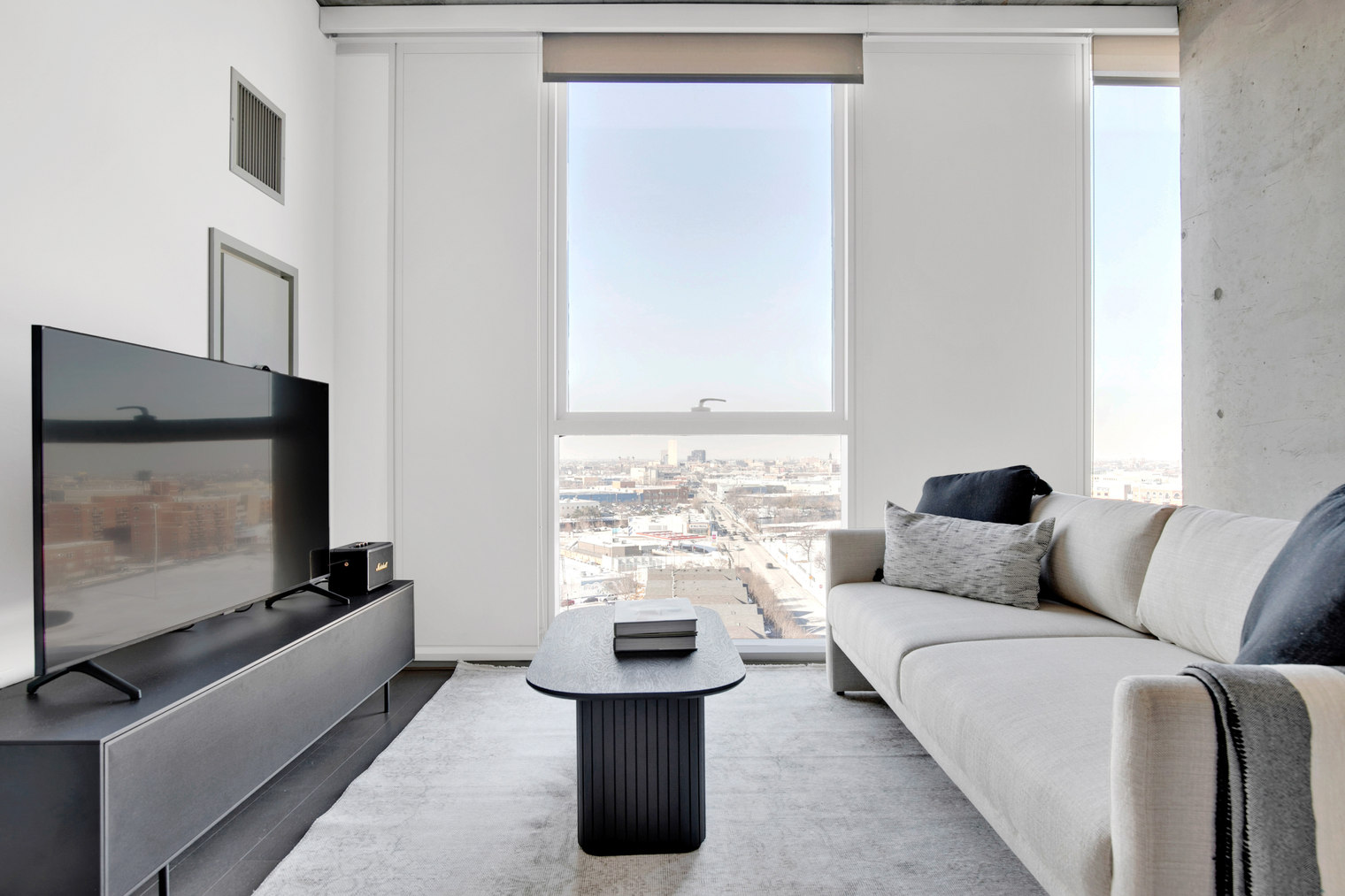 Near North Studio w/ Roof & Lounge, nr shopping (CHI-576)