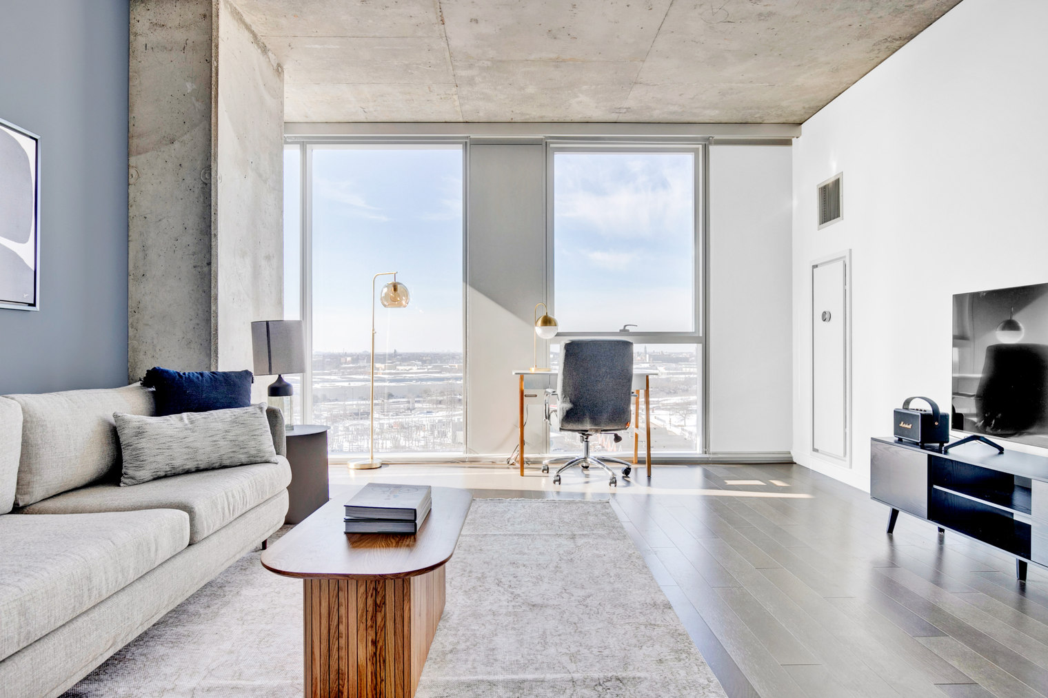 Near North 1BR w/ Gym & Lounge, nr Red Line (CHI-577)