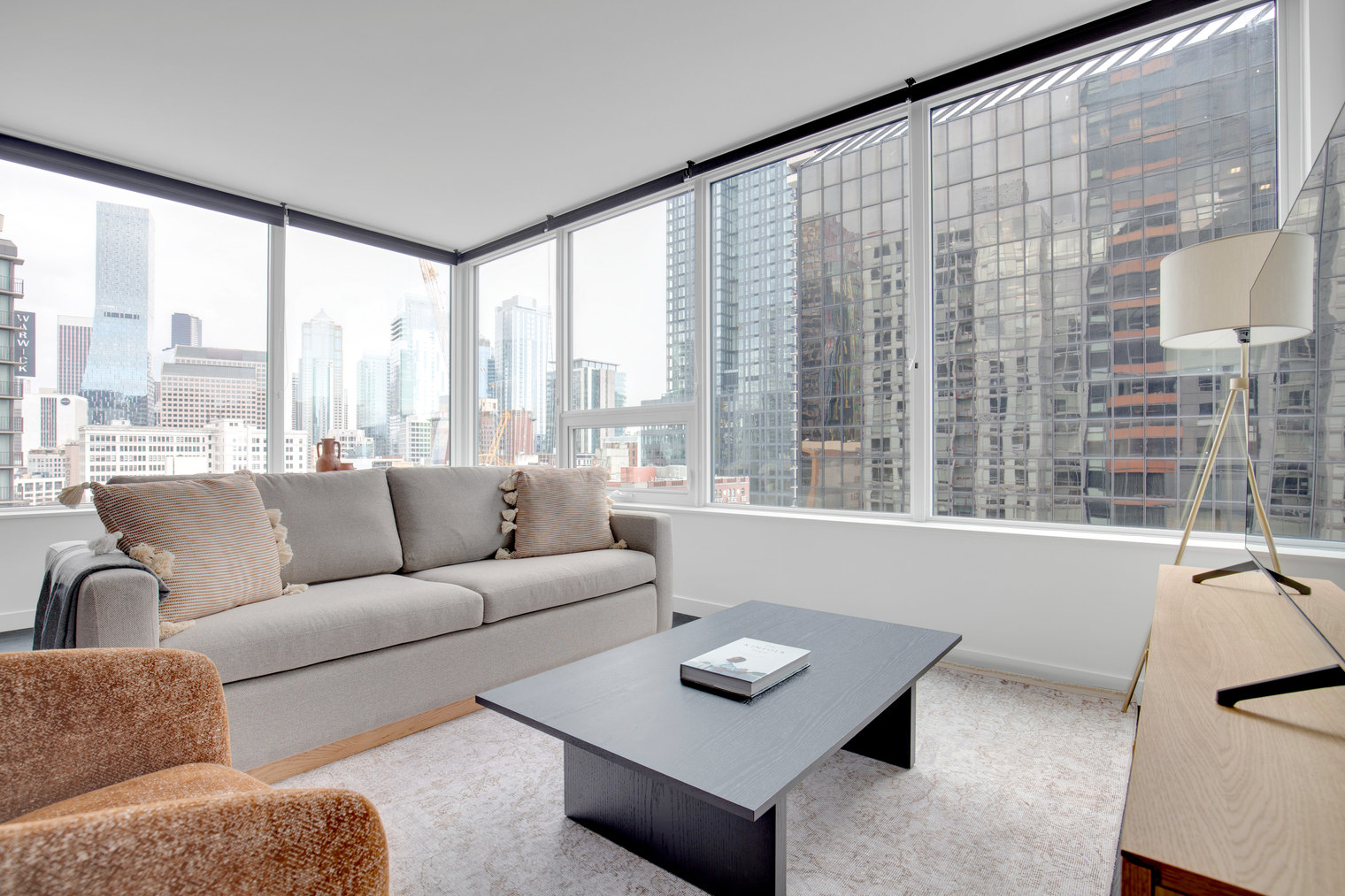 Belltown 2BR w/ Gym, BBQ & Pet Area, nr Metro (SEA-291)