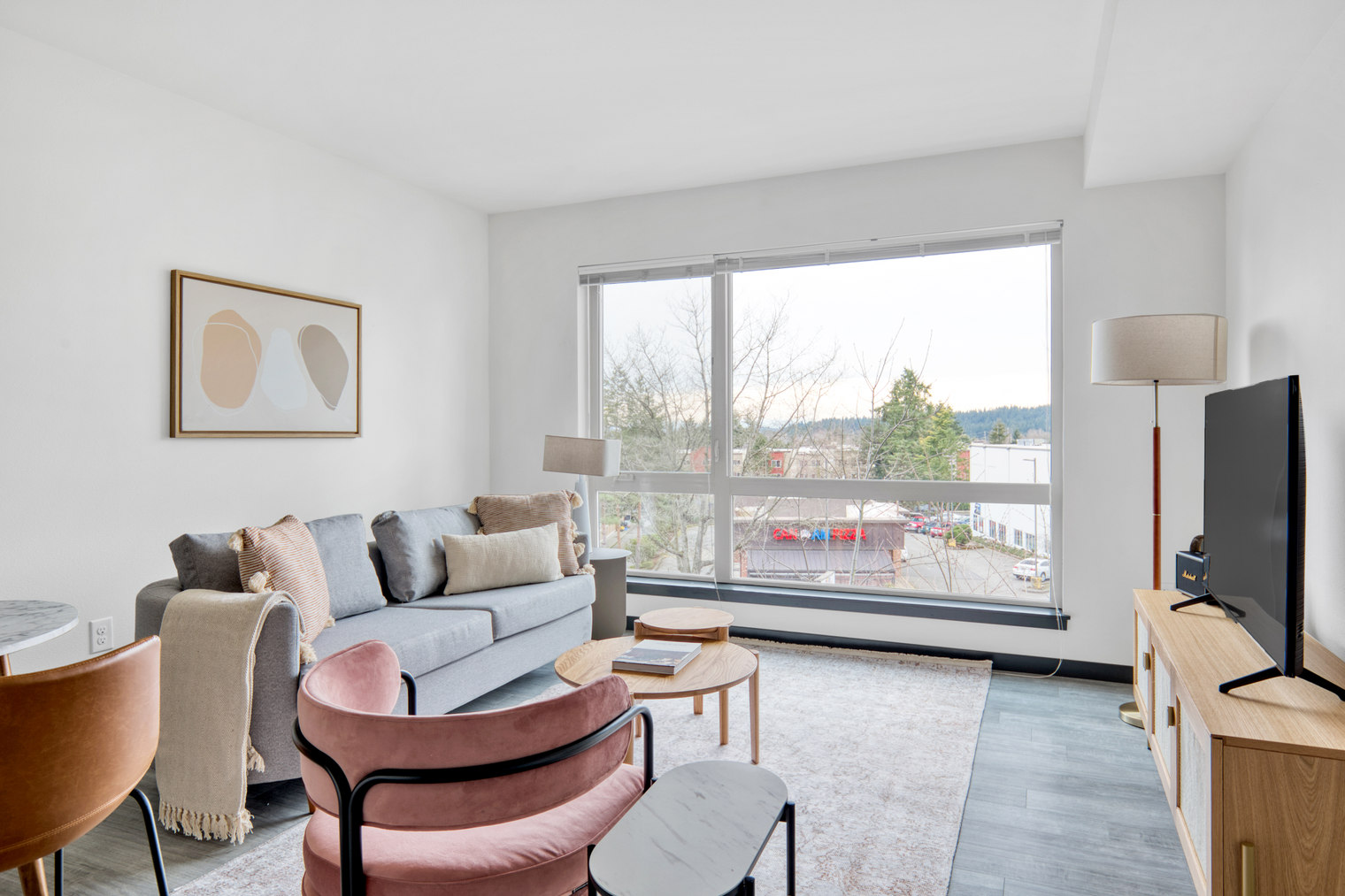 Bellevue 1BR w/ BBQ, Gym & W/D, walkable area (SEA-314)