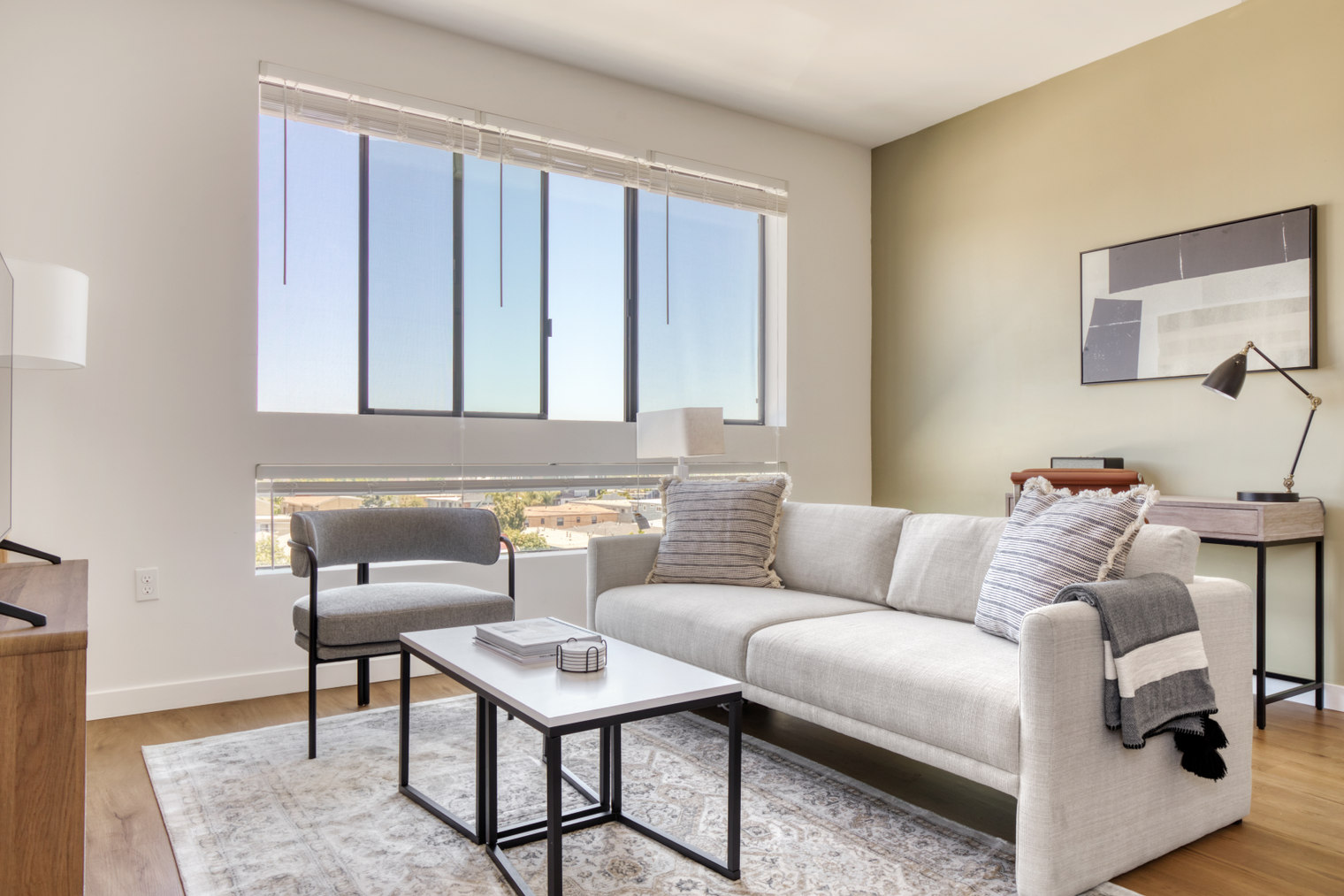Culver City 1BR w/ Gym & Roof in Walkable Area (LAX-810)