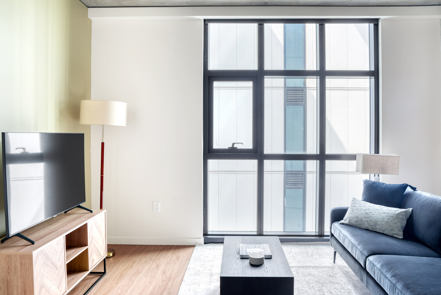 Downtown 1BR w/ Gym, W/D & BBQ, nr Dining & Shops (SEA-401)
