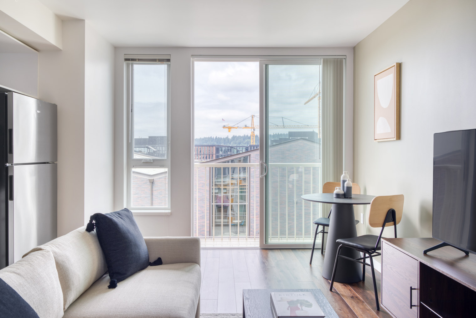 Bellevue Studio w/ Gym & W/D, nr Spring District (SEA-413)