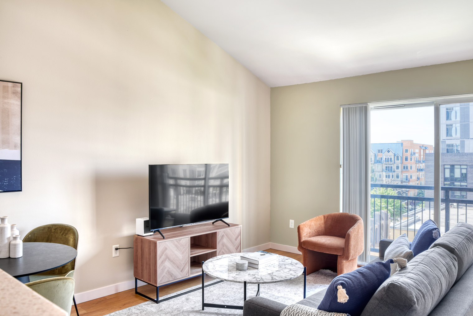 Belltown 1BR w/ Gym, Pool & W/D nr Light Rail (SEA-418)