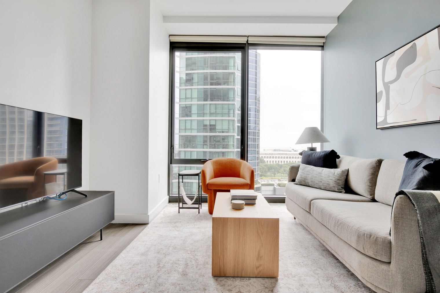 S Loop 2BR w/ Pool, Gym & Spa, nr Grant Park (CHI-740)