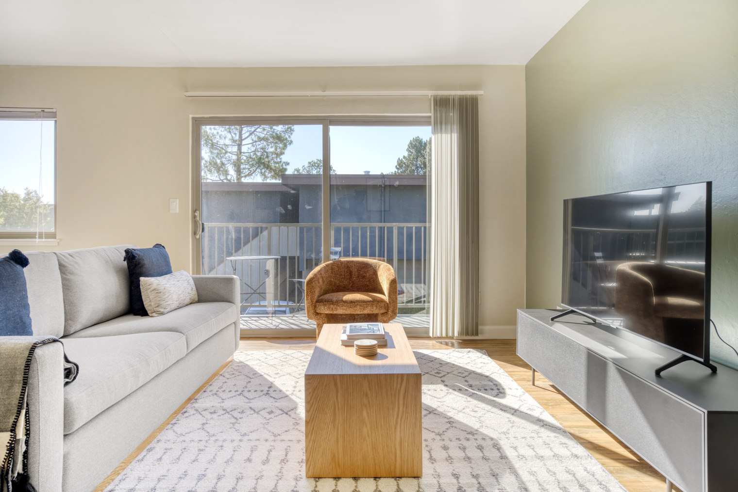 Mountain View Studio w/ Pool & Gym (SFO-1078)