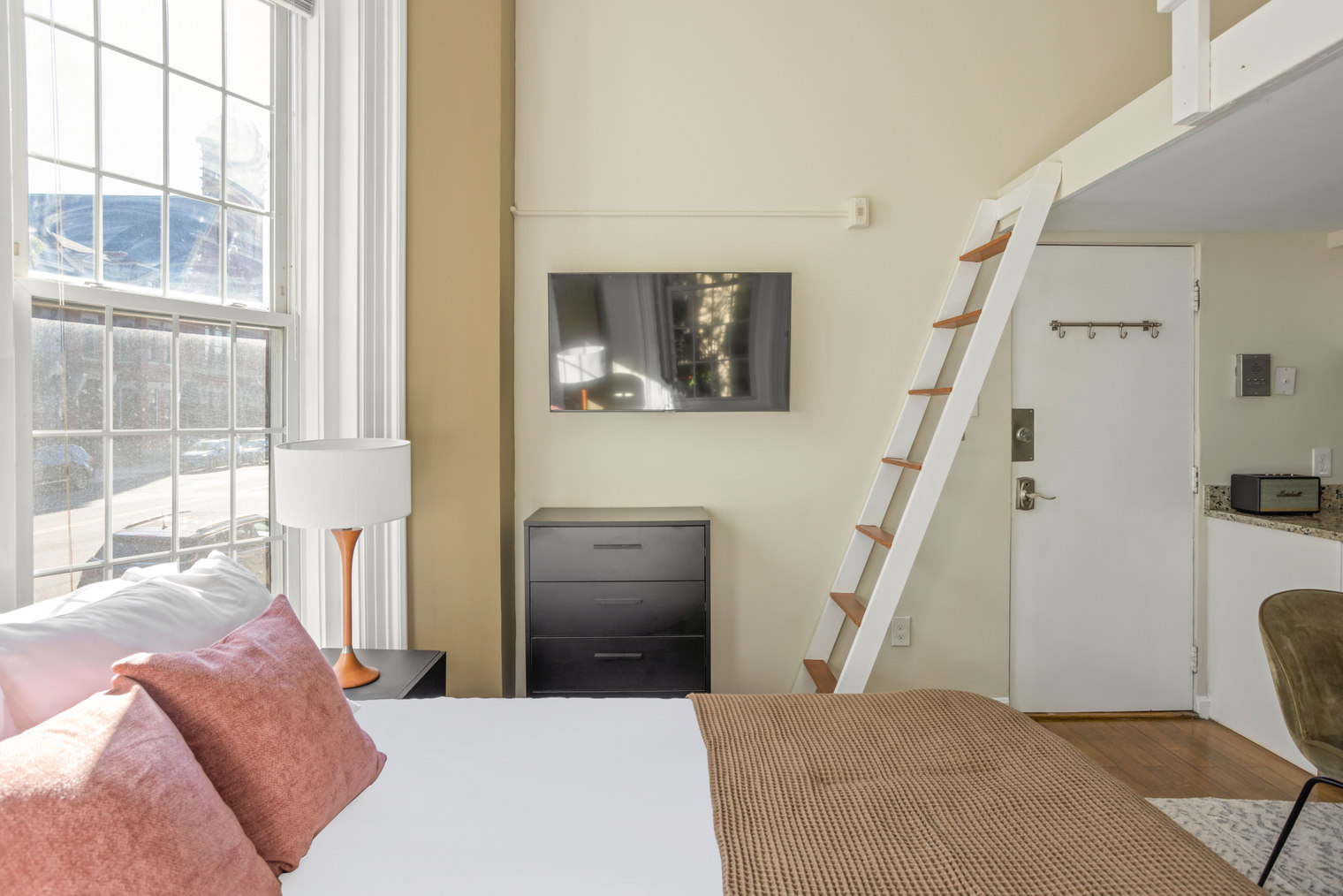 South Boston Studio nr Restaurants (BOS-746)