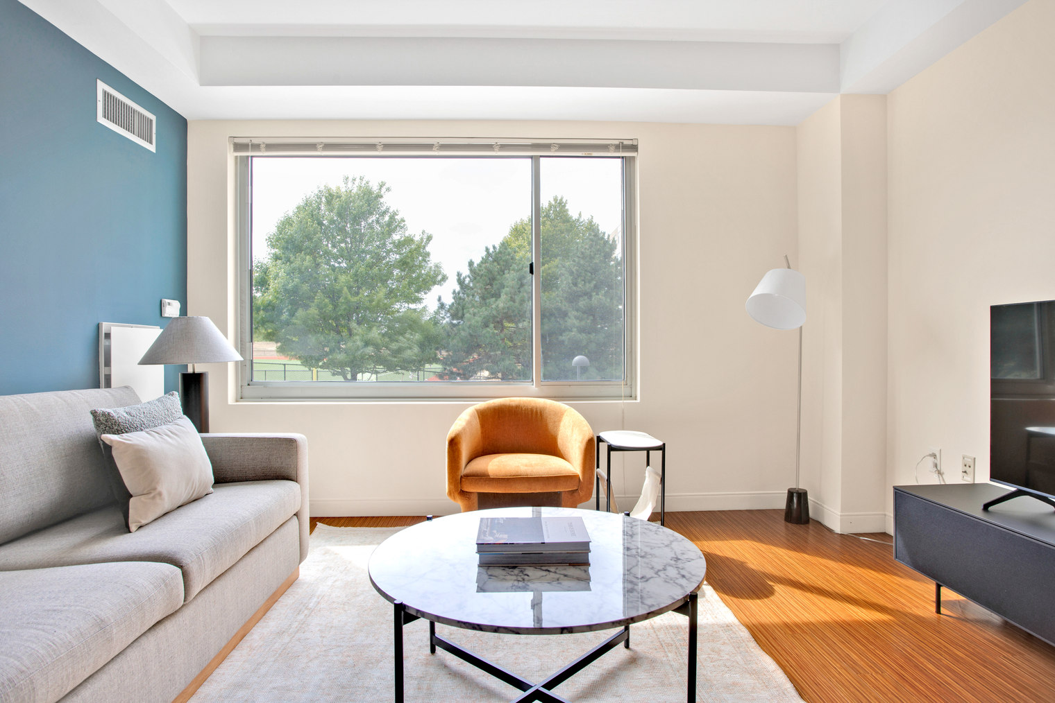 Dorchester 1BR w/ Gym & Pool, nr JFK/UMass T (BOS-748)