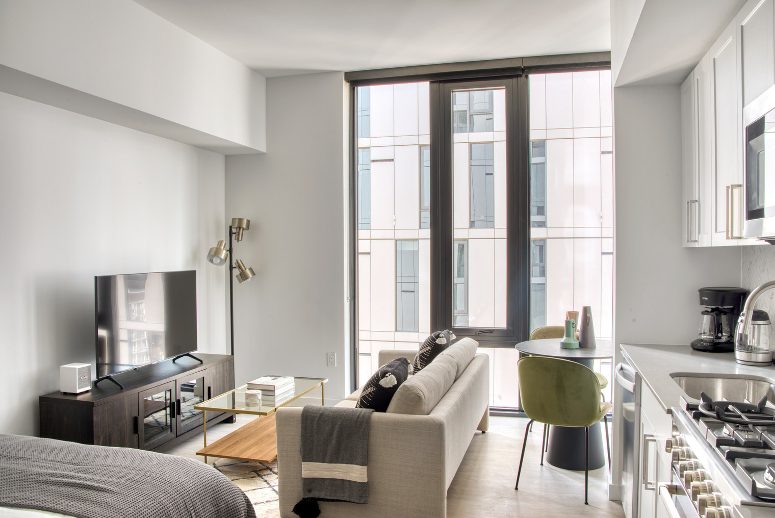 First Hill Studio w/ Gym & Coworking (SEA-443)