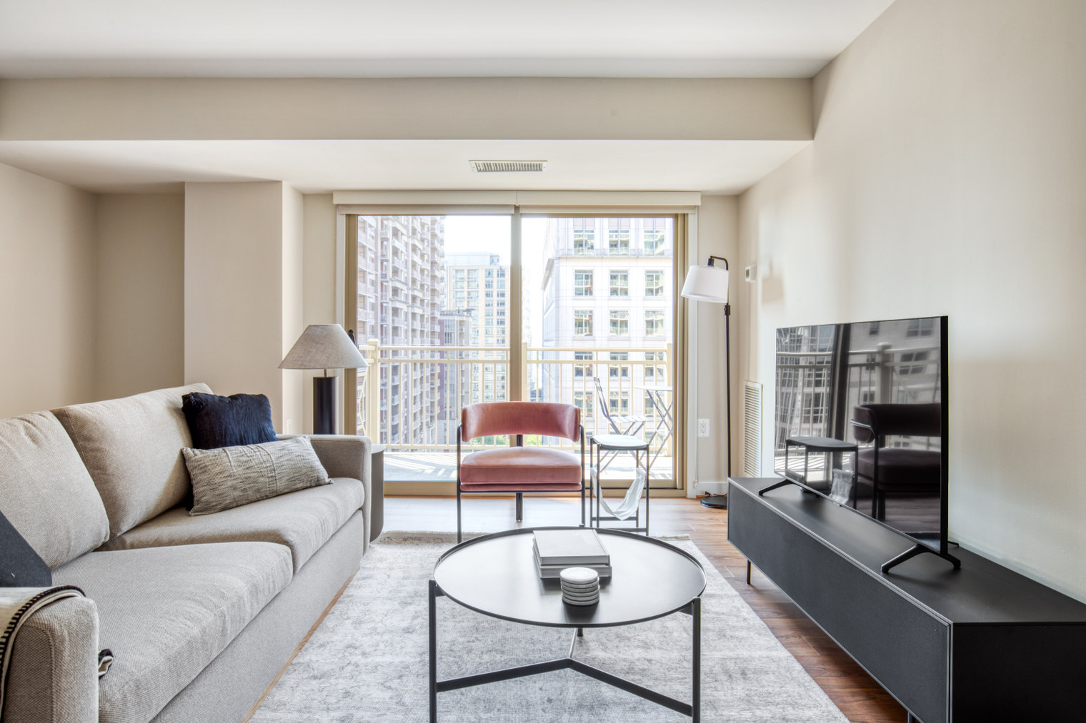 Ballston 1BR w/ Concierge, gym & pool, near Metro (WDC-593)