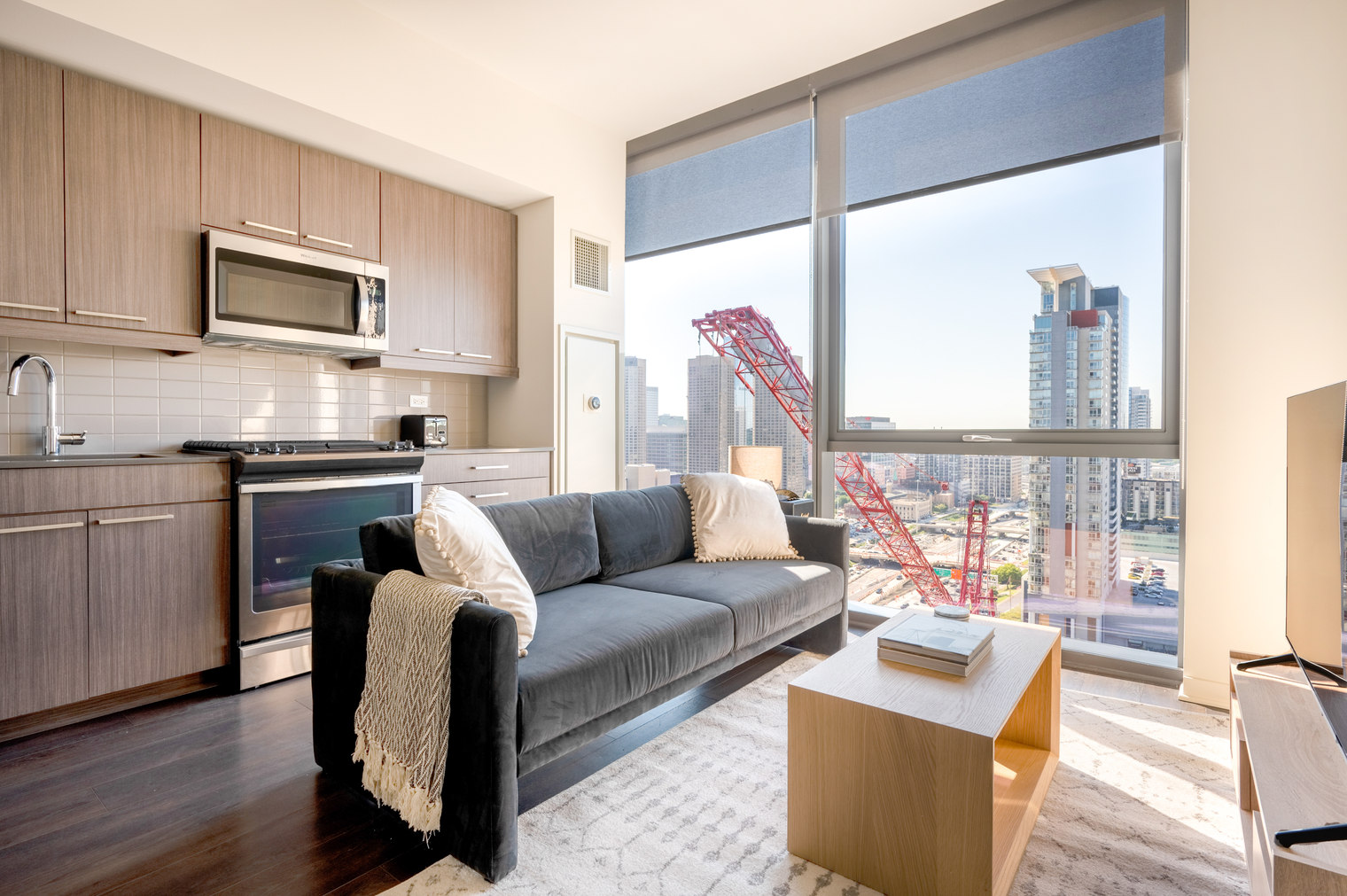 West Loop Studio w/ w/d, gym & lounge, nr L (CHI-778)