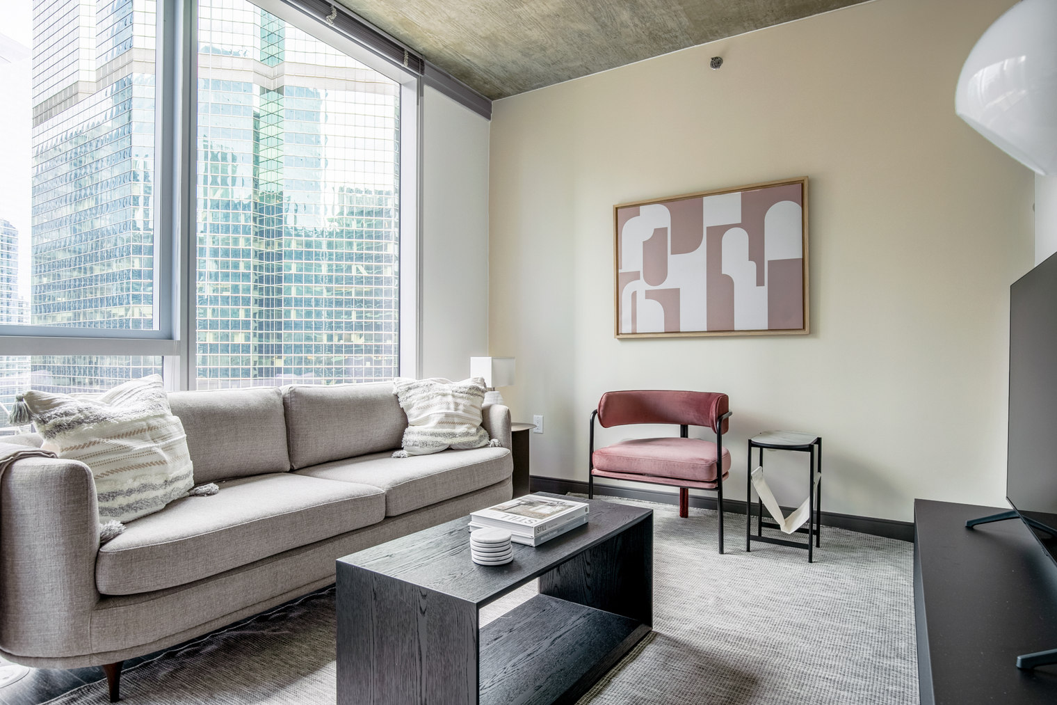 Loop 1br w/ lounge & roof, nr Riverwalk (CHI-790)