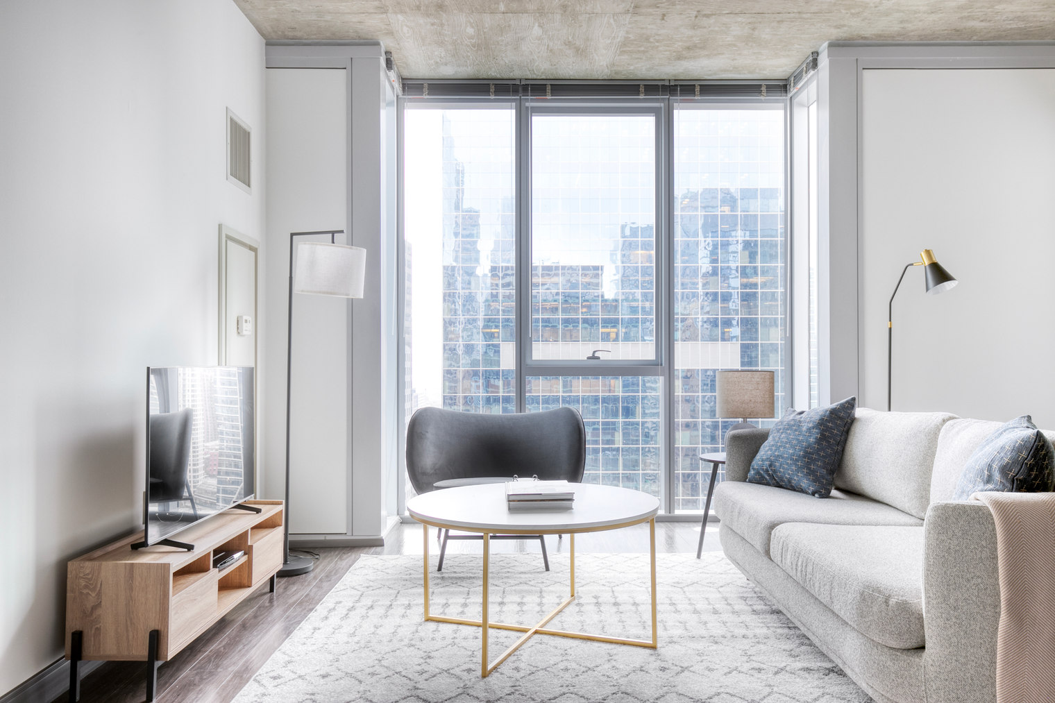 Loop 2br w/ lounge & roof, nr Riverwalk (CHI-791)